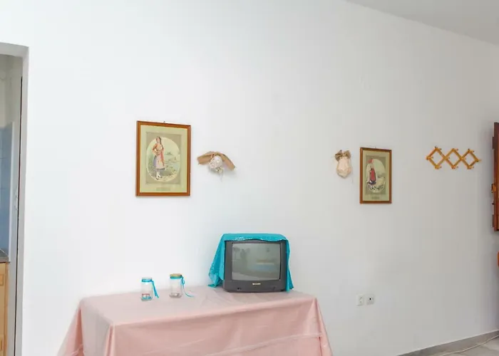 Naxos Center Studios-house * Naxos City